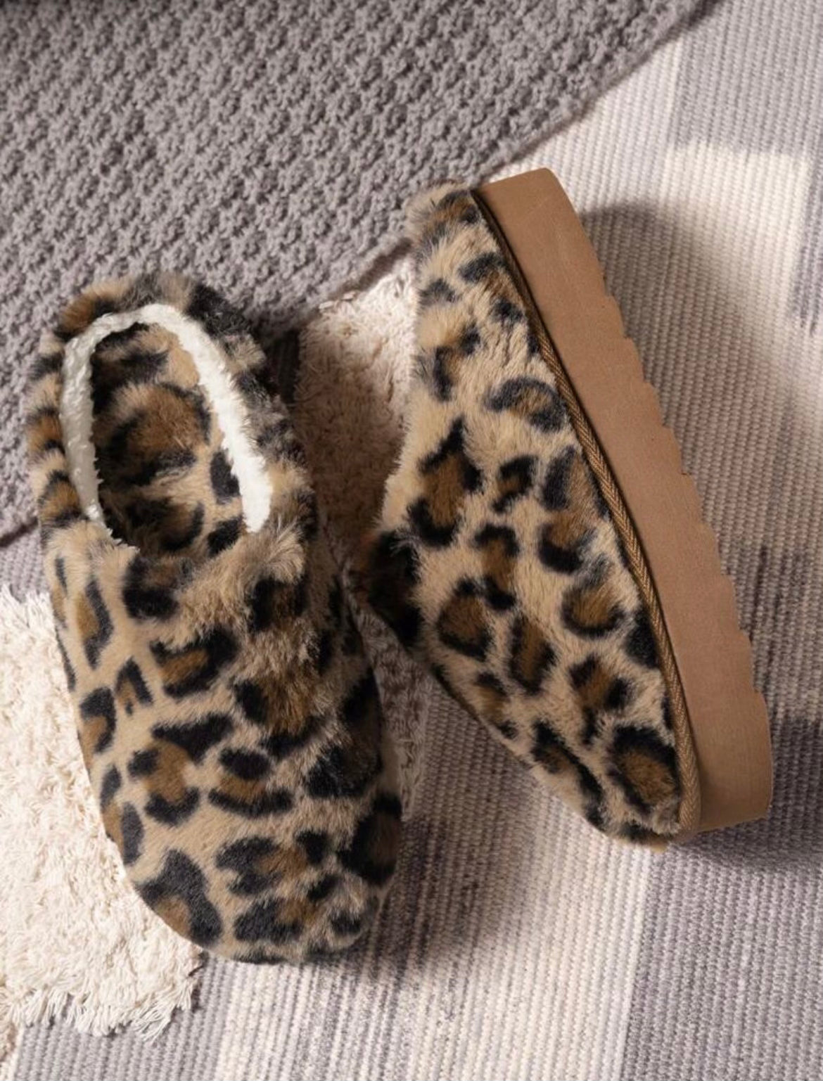 CHEETAH PRINT PLUSH ANTI SLIP SLIPPERS