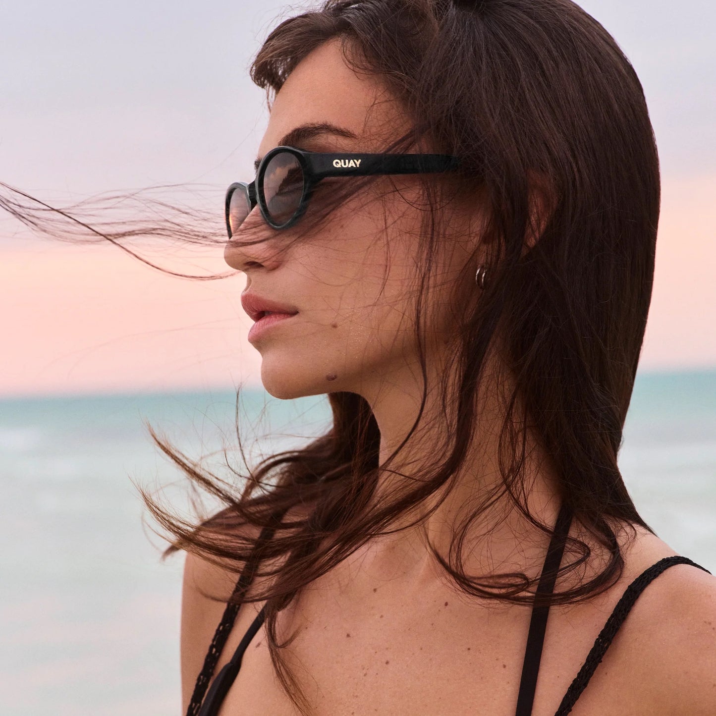 QUAY AURA POINTS BLACK SUNGLASSES