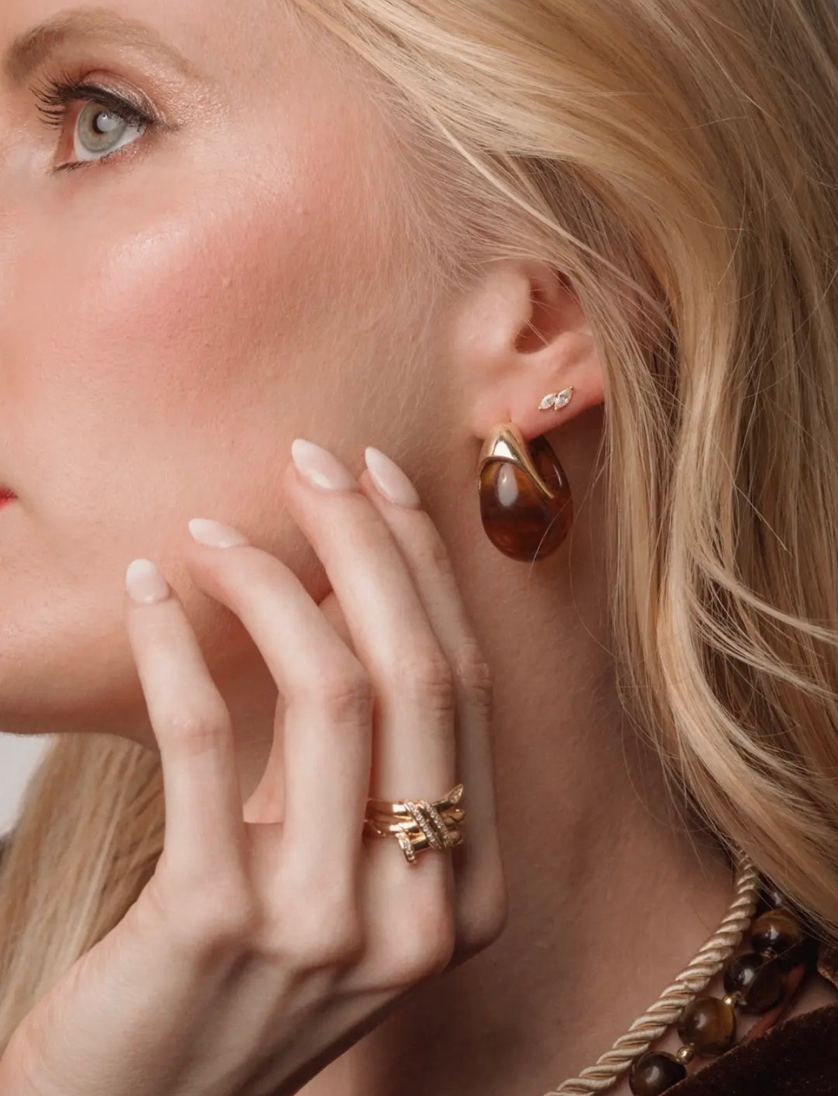 HUNTER RETRO HOOP EARRING