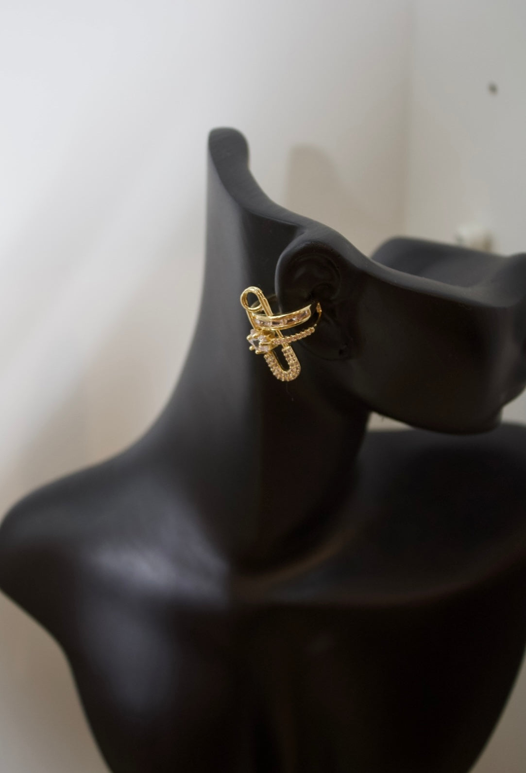 Detailed Paper Clip Ear Cuff