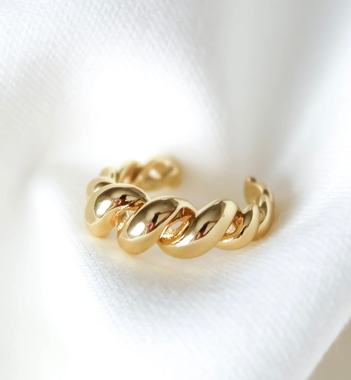 Spyra Twist Ring