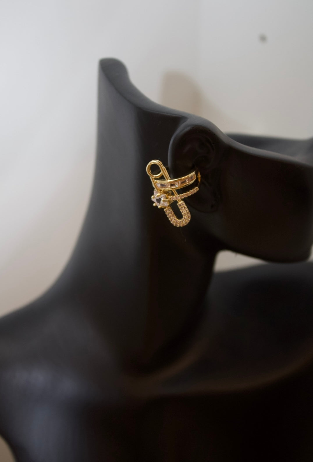 Detailed Paper Clip Ear Cuff