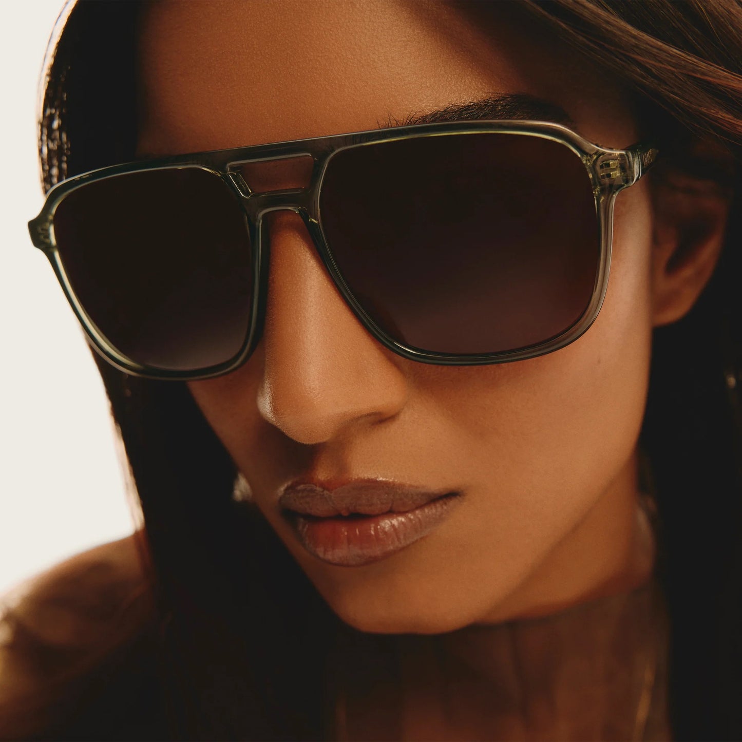QUAY ON THE FLY MOSS SUNGLASSES
