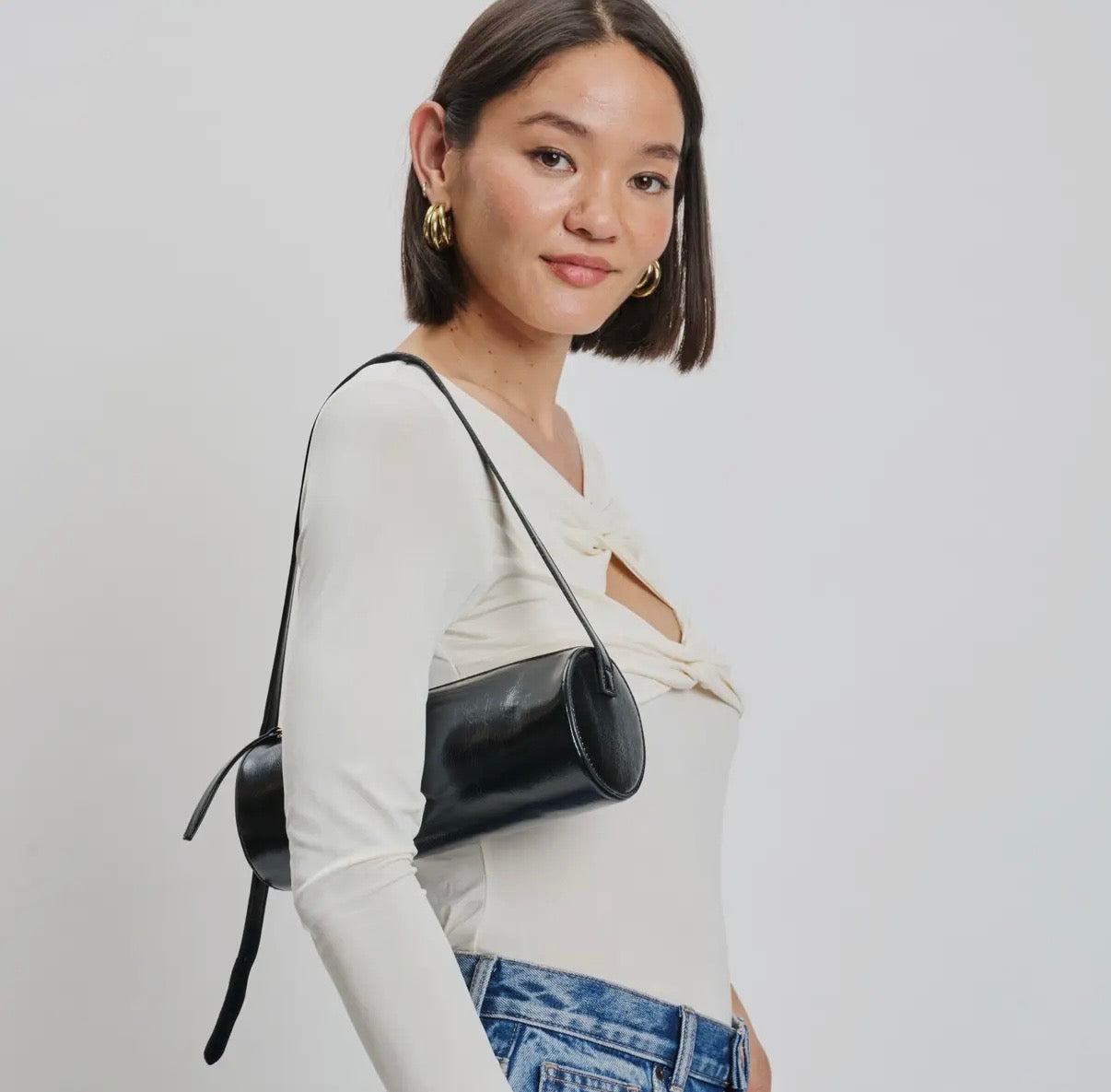 BLACK MILA BARREL BAG