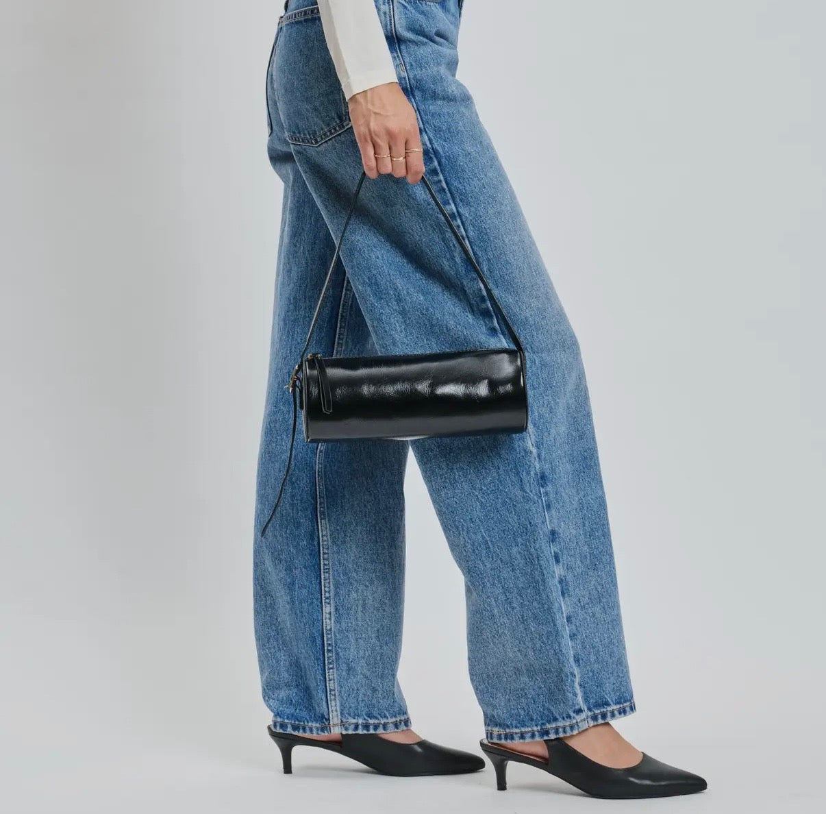 BLACK MILA BARREL BAG