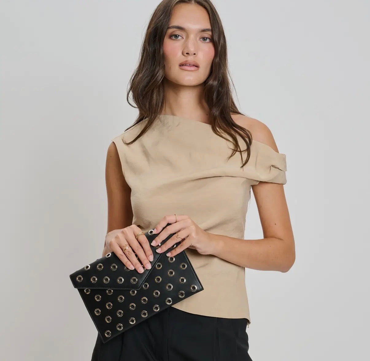 BLACK RAMONA POUCH BAG