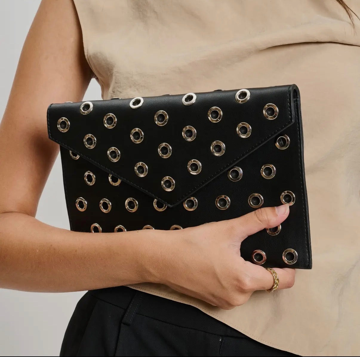 BLACK RAMONA POUCH BAG