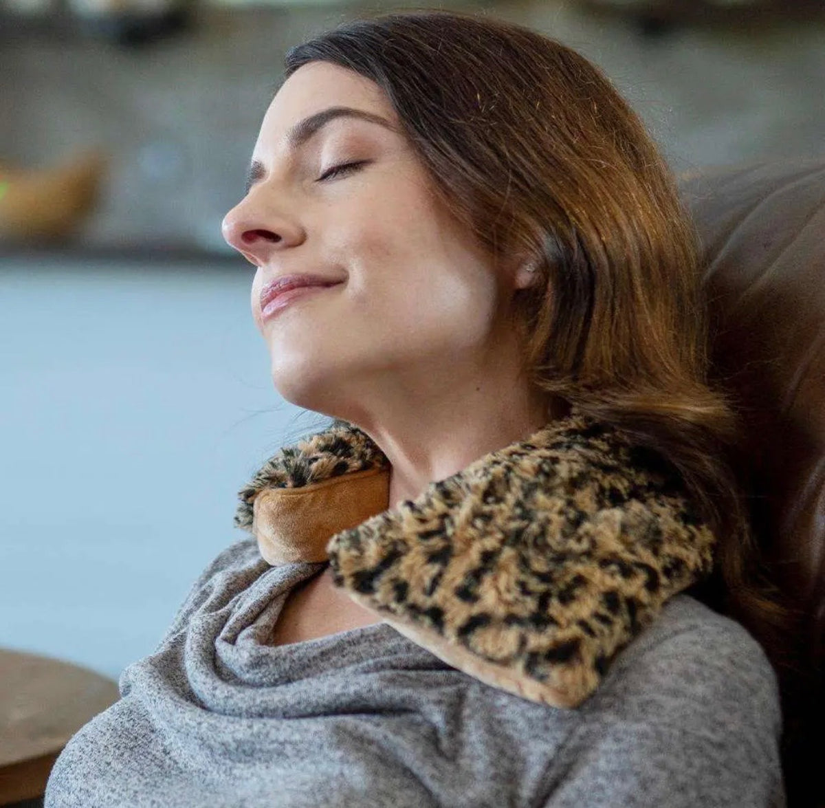 LEOPARD WARMS NECK WRAP